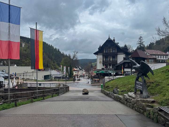 Am Eingang zu den Triberger Wasserfällen, Blick Richtung Dorf
