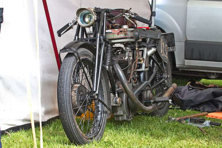 Wunderschöne Norton 18